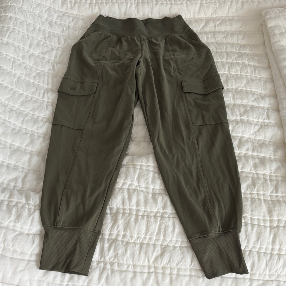 Athleta Venice High Rise Cargo jogger Size XS
